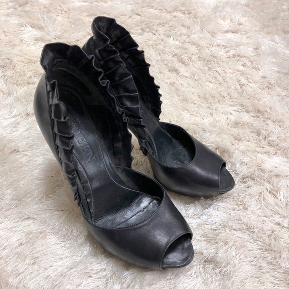 Alexander McQueen Black Ruffled Heels - Picture 2 of 7